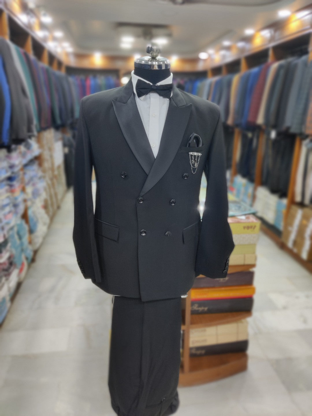 BLACK TUXEDO